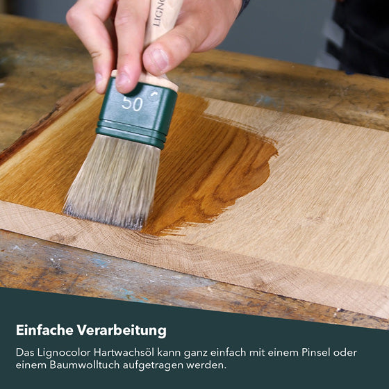 Hartwachsöl beim Auftrag mit einem Pinsel inklusive kurzem Text zur Anwendungsmöglichkeit.