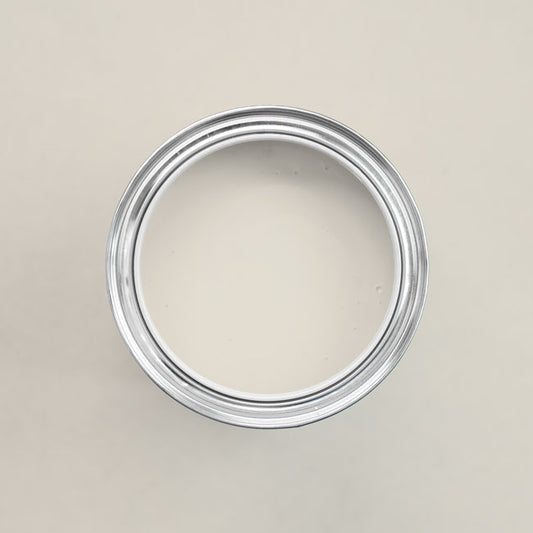 Holzfarbe außen Almond in einer geöffneten Dose von oben.