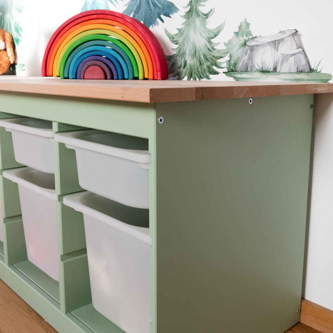 Trofast Regal von IKEA als Schreibtisch Hack gestrichen mit Buntlack in Aoe mit Holzarbeitsplatte