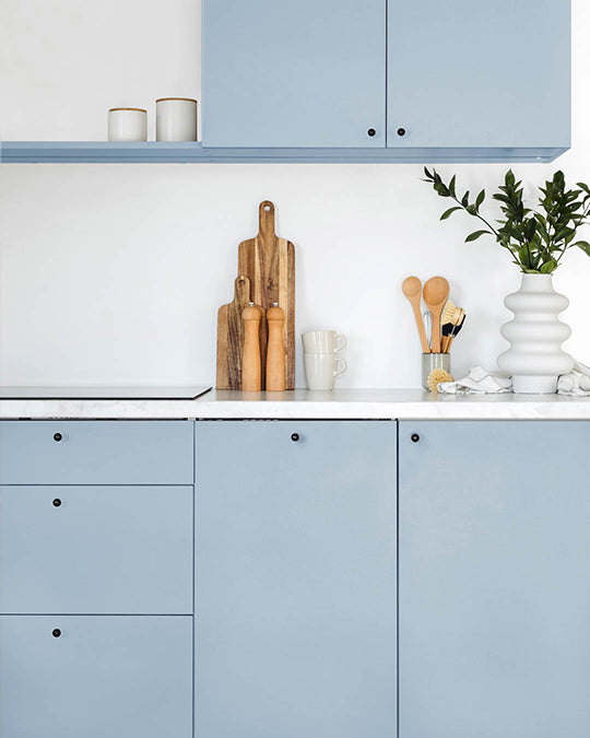 Küche im Farbton Baby Blue gestrichen.