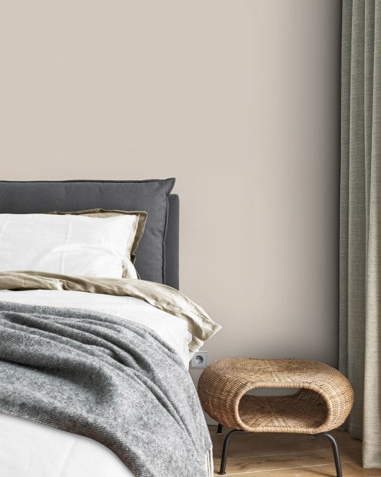 Wand im Farbton African Beige gestrichen