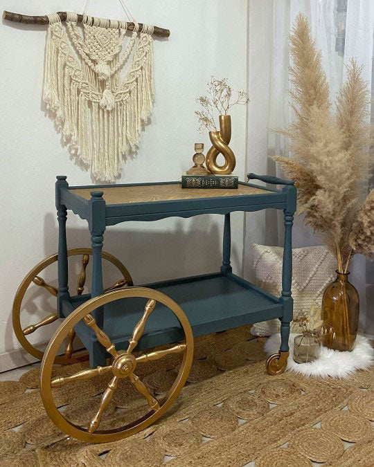 Servierwagen im Farbton Brooklyn gestrichen