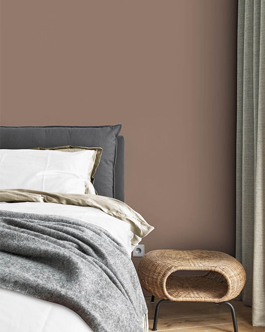 Schlafzimmer im Farbton Brownie gestrichen
