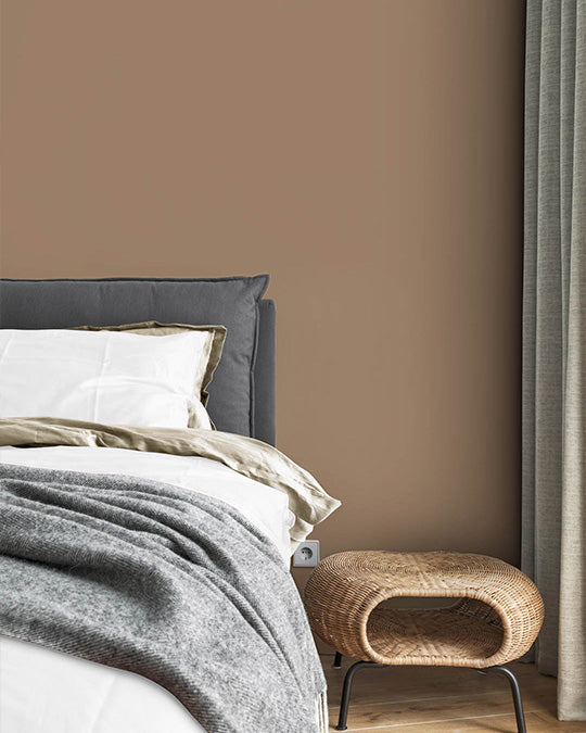 Schlafzimmer im Farbton Camel gestrichen