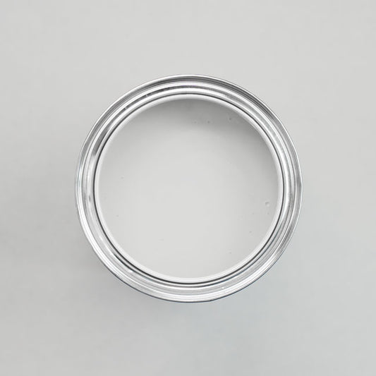 Farbton Dove Grey in einer geöffneten Dose von oben