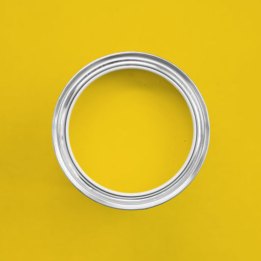 Farbton Hello Yellow in einer geöffneten Dose von oben