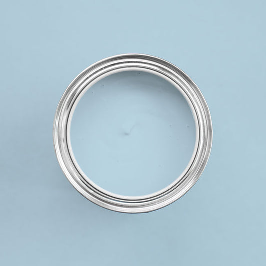 Farbton Ice Blue in einer geöffneten Dose von oben