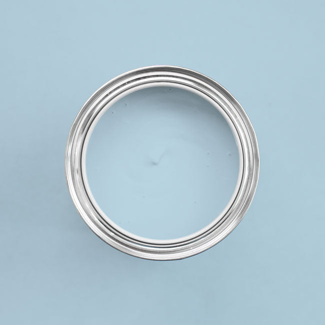 Farbton Ice Blue in einer geöffneten Dose von oben