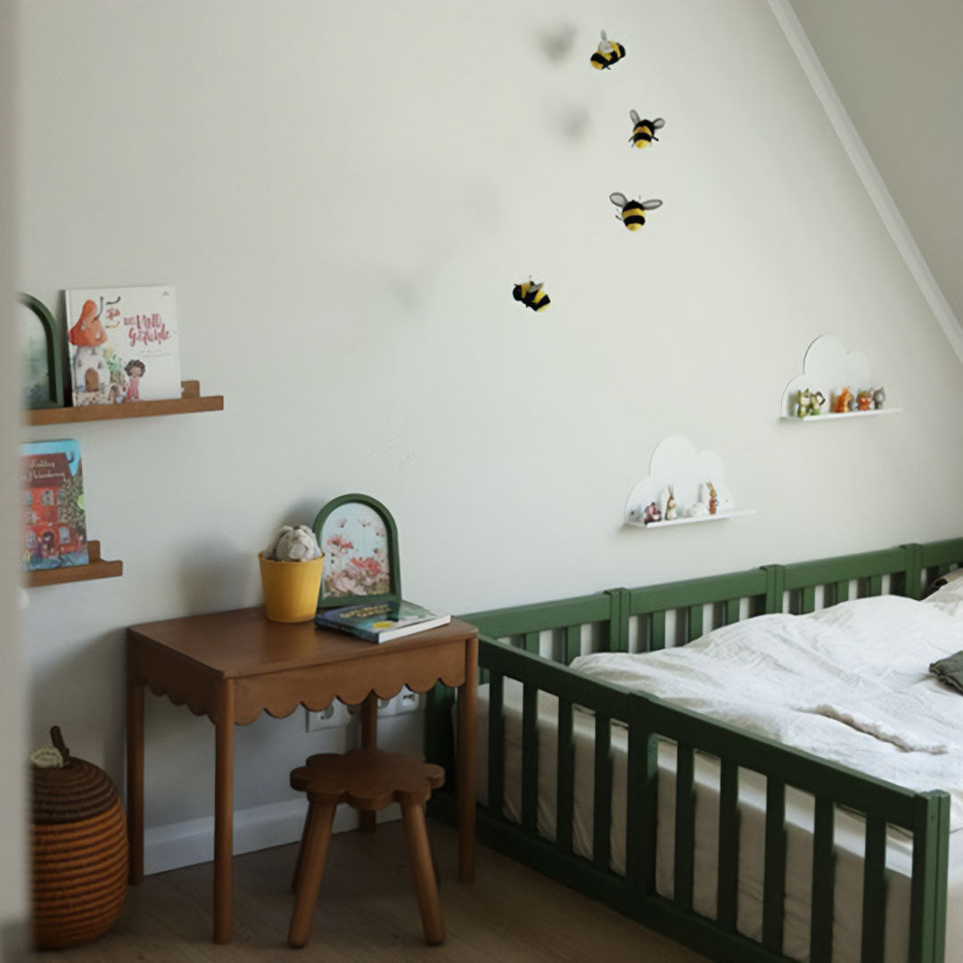 Wand im Kinderzimmer im hellen Grauton Ida´s Light Grey gestrichen