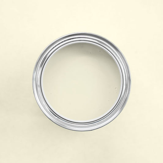 Farbton Ivory in einer geöffneten Dose von oben