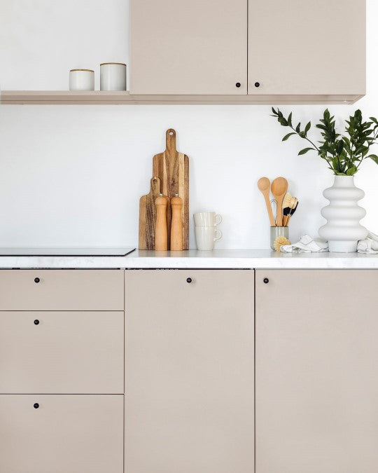 Küche im hellen, gräulichen Beigeton African Beige