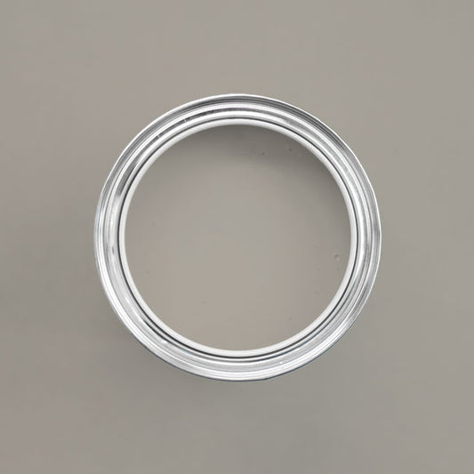 Farbton Nature Grey in einer geöffneten Dose von oben