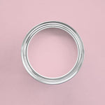 Farbton Romantik Rosa in einer geöffneten Dose von oben