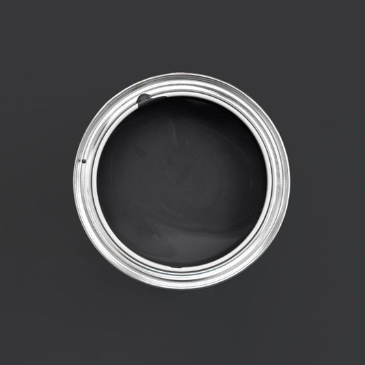 Farbton Schwarz in einer geöffneten Dose von oben