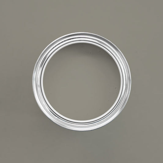 Farbton Spanisch Grau in einer geöffneten Dose von oben