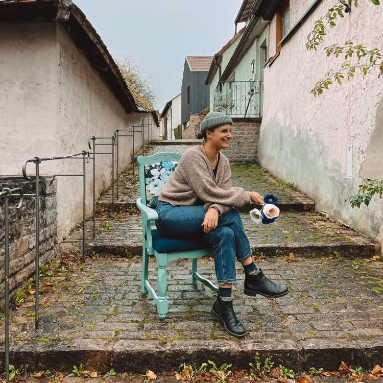 Foto der Creatorin stoffkunst_polsterwerk