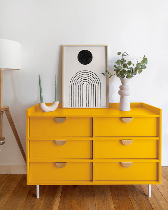 Kommode im Farbton Gelb