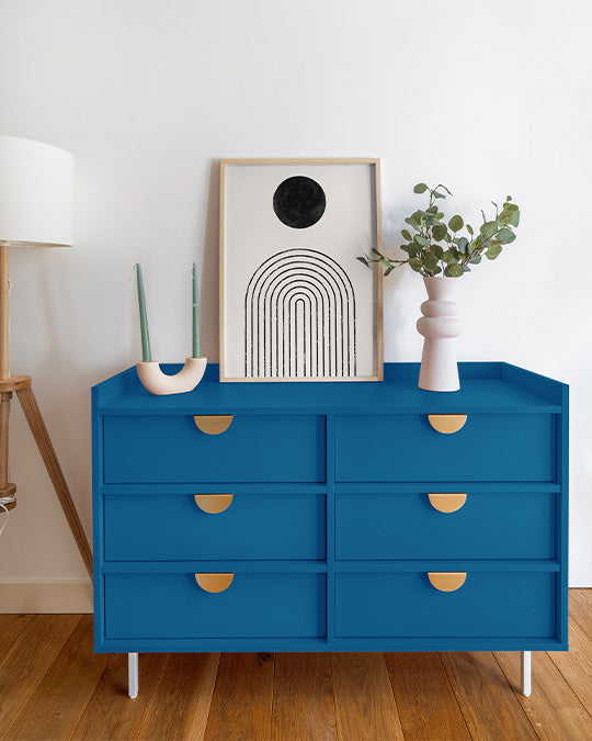 Kommode im satten Blauton Königsblau
