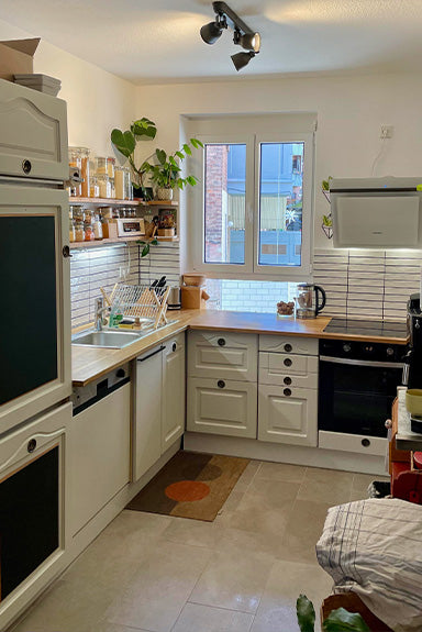 Küche, die mit Kreidefarbe im sanften Grauton Ida´s Light Grey gestrichen wurde