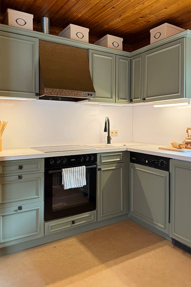 Küche von Thomas Klotz im gräulichen Grünton Olive