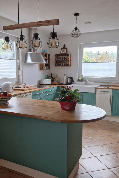 Küche in den Farben Cream und Vintage Green gestrichen