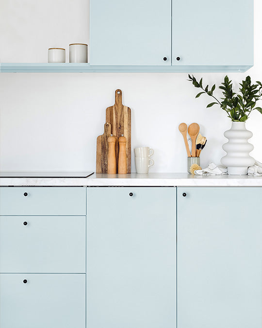 Küche im zarten, hellen Blauton Light Blue