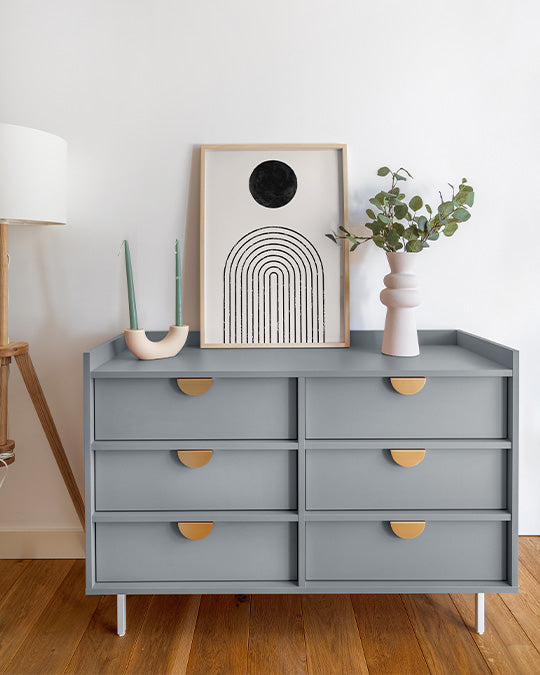 Kommode im mittleren, leicht bläulichen Grauton Moon Grey