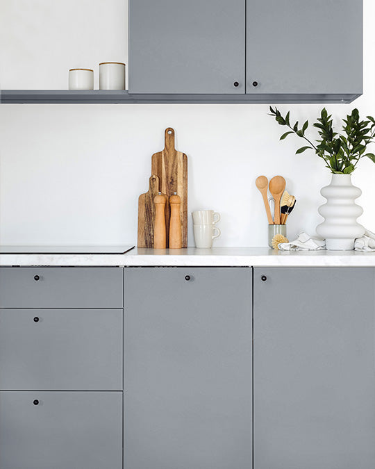 Küche im mittleren, leicht bläulichen Grauton Moon Grey