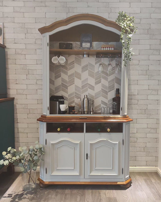 Coffee-Station im hellen, leicht gelblichen Grauton Moondust