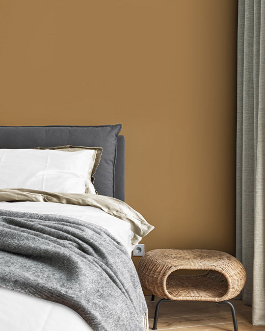 Schlafzimmer im dunklen, goldenen Beigeton Nairobi