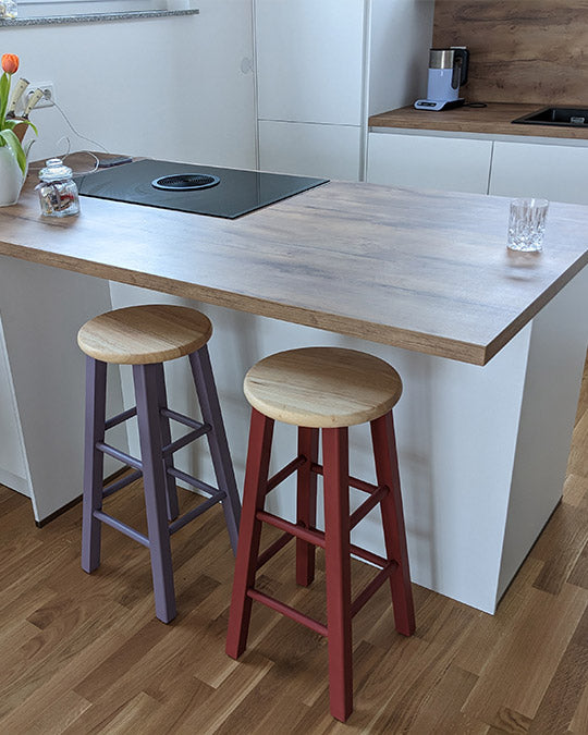 Barhocker im dunklen, leicht bräunlichen Rot Nordic Red