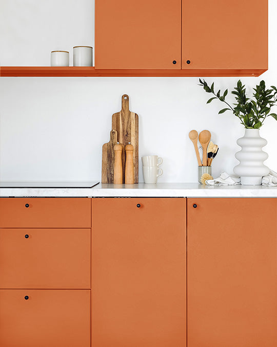 Küche im warmen, kräftigen Orange Farbton Papaya
