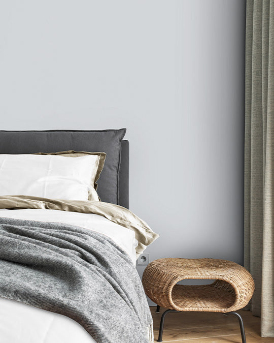 Schlafzimmer im hellen, zarten Blau-Grau Pearl