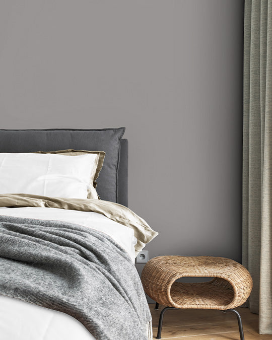 Schlafzimmer im rötlichen Mittelgrau Platingrau