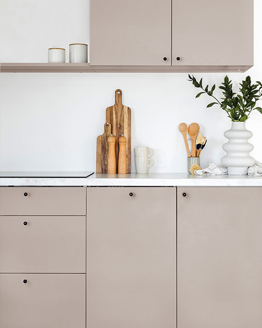 Küche im hellen Grau-Beige Sandstone