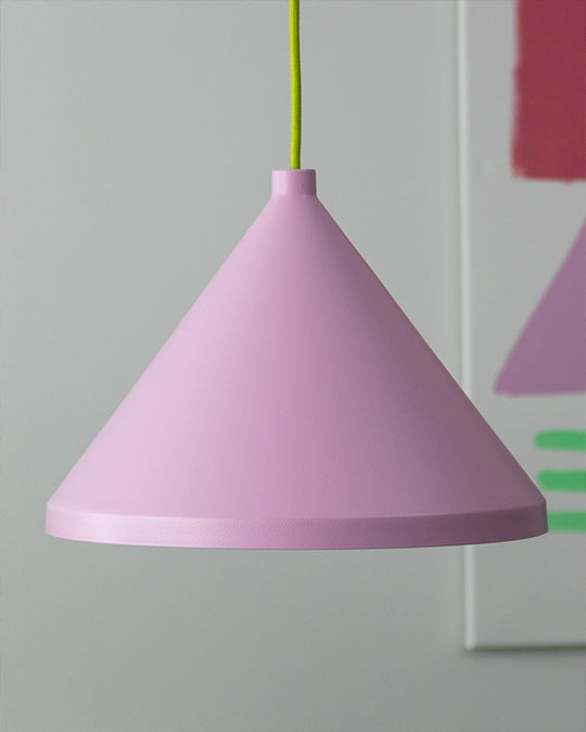 Metalllampe im dunklen, rotstichigen Rosa Seattle