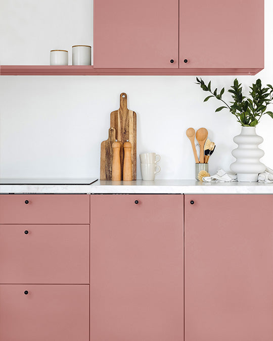 Küche im erdigen Rot-Braun Terracotta