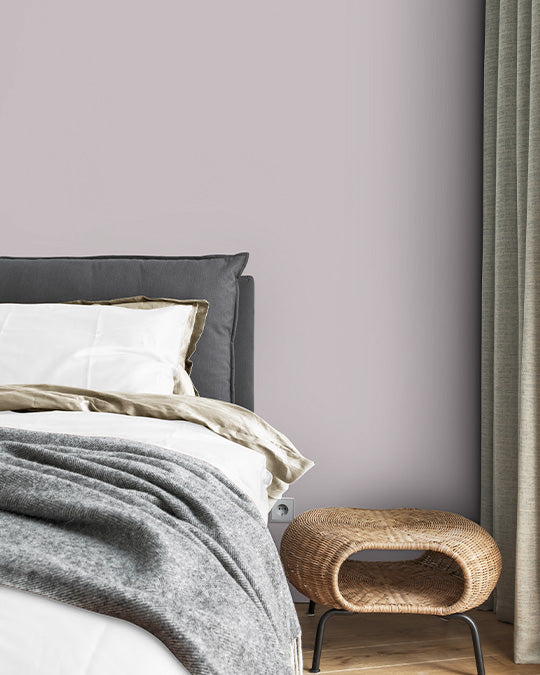 Schlafzimmer Inspiration mit hell lila Wand in Wandfarbe Valencia