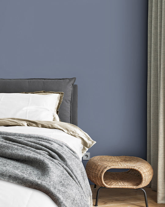 Schlafzimmer Inspiration mit Wandfarbe Vesper Blue von Lignocolor