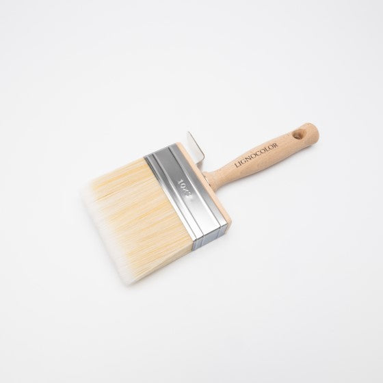 Flachpinsel 100mm mit Holzgriff auf weißem Untergrund