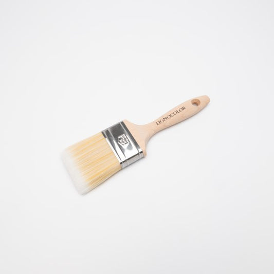 Flachpinsel 60mm mit Holzgriff auf weißem Untergrund