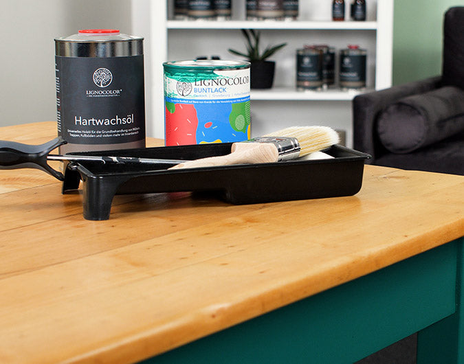 Alter Tisch mit Hartwachsöl und Buntlack