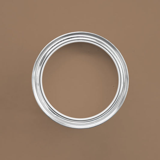 Farbton Camel in einer geöffneten Dose von oben