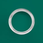 Fliesenfarbe Emerald in einer geöffneten Dose von oben