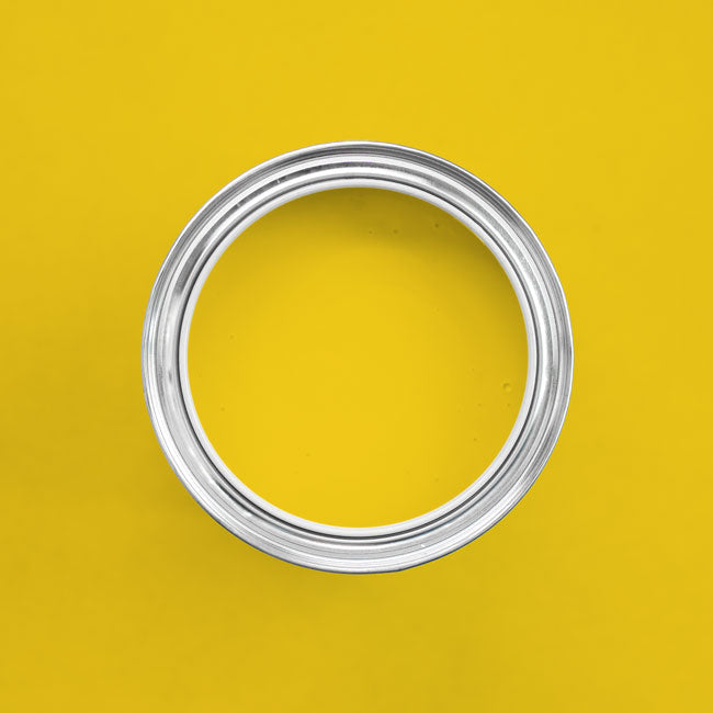 Farbton Hello Yellow in einer geöffneten Dose von oben