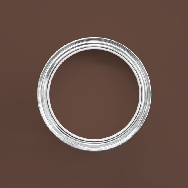 Holzfarbe außen Nussbraun in einer geöffneten Dose von oben