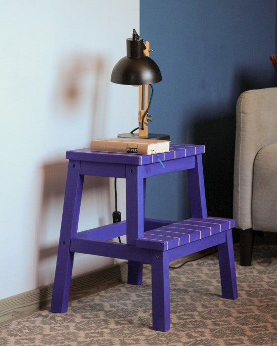 Detailaufnahme eines IKEA Bekväm im Farbton Blue Velvet