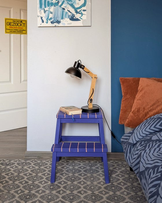 IKEA Bekväm im Farbton Blue Velvet gestrichen