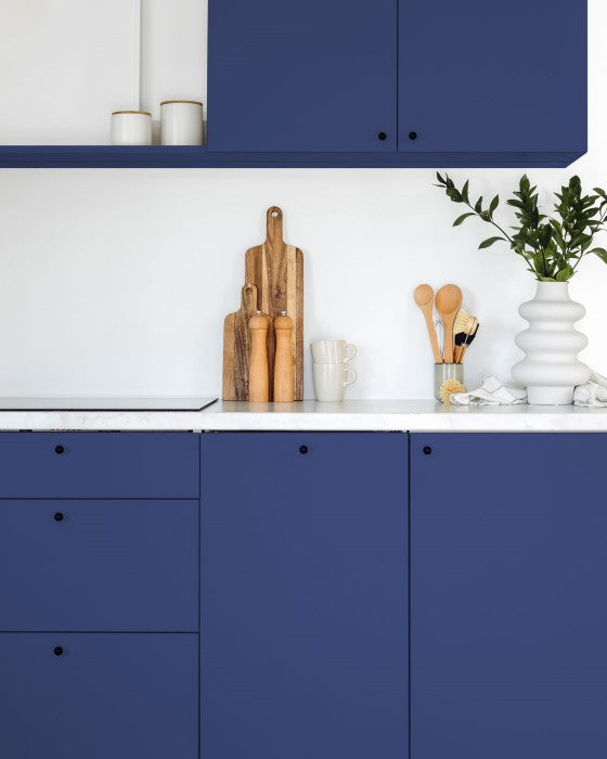 Küche im Farbton Blue Velvet gestrichen