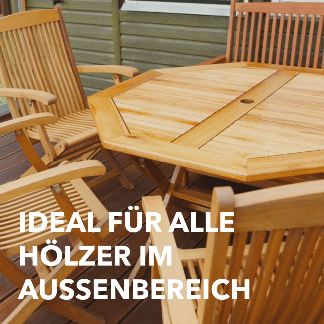 Gartentisch mit Gartenstühlen